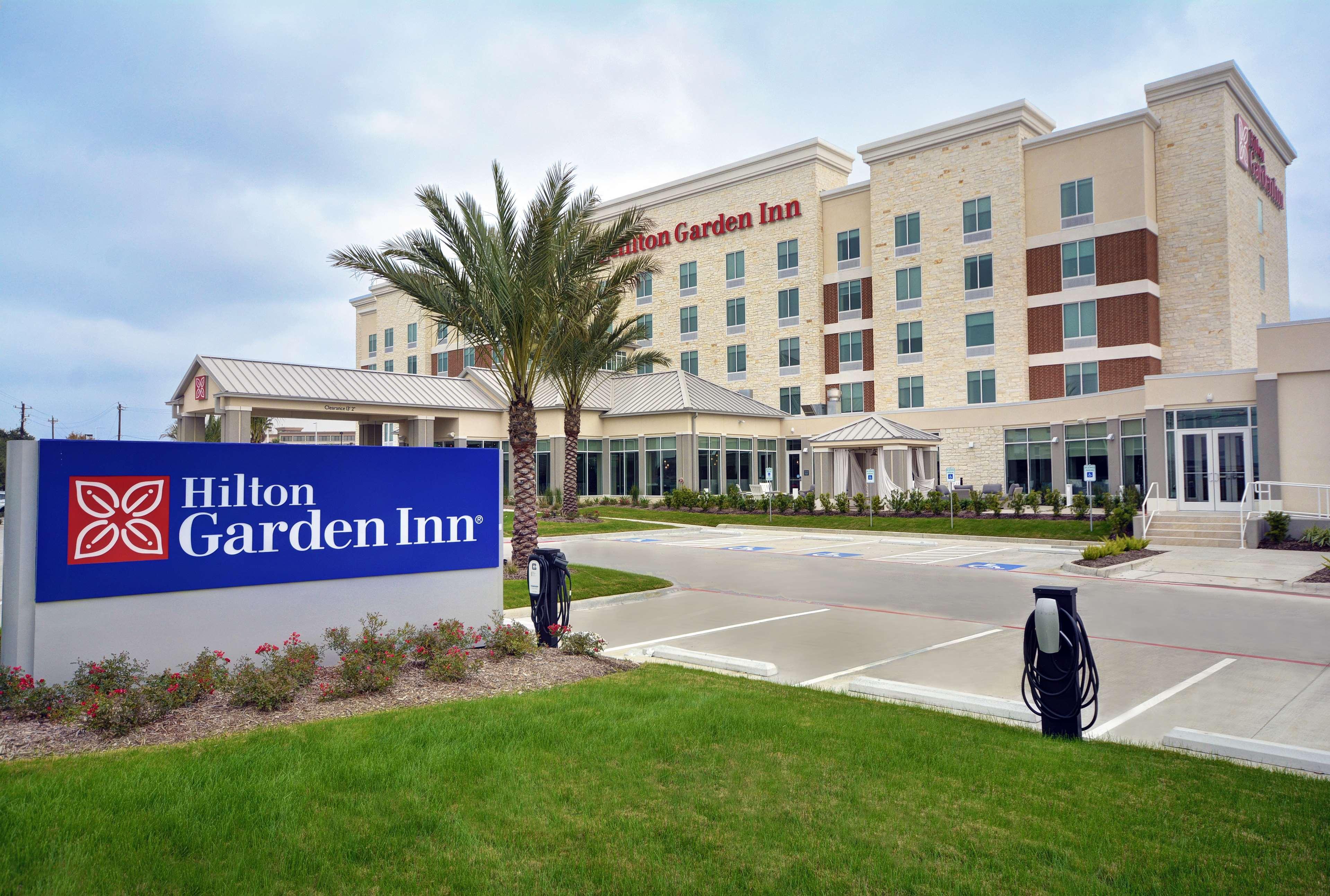 Hilton Garden Hobby Airport 3*
